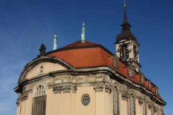Kostel od jihu ( © Ivan Grisa 12/2011)