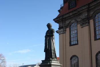 Pomník kurfiřtky Anny severně od kostela ( © Ivan Grisa 12/2011)