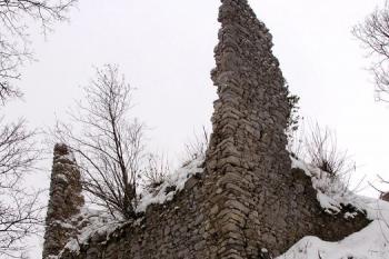 Východní fronta dolního hradu ( © Jan P. Štěpánek 11/2007)