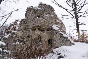 Západní stěna západního paláce dolního hradu ( © Jan P. Štěpánek 11/2007)