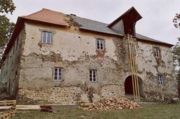 Tvrz Opálka (© Šemík 09/2003)