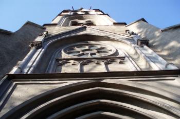 Vstupní věž kostela ( © Jan P. Štěpánek 11/2006)