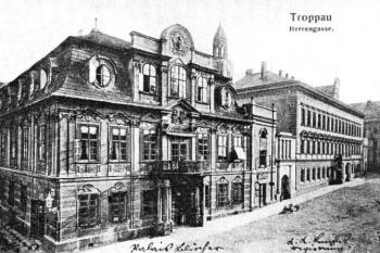 Pohled na Blücherův palác na přelomu 19. a 20. století ( © K. Kuča: Města a městečka v Čechách, na Moravě a ve Slezsku, Libri, Praha 2000)