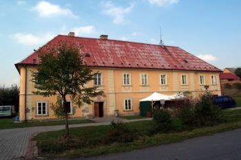 Zámek Škrle ( © Radovan Smokoň 10/2006)