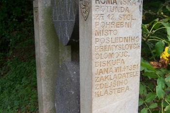 Pustiměř - pietní a informační stavba (© Ivo Rozehnal, 09/2010)