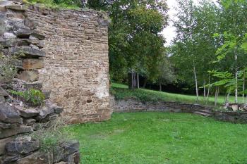 Pustiměř - zbytky rotundy (© Ivo Rozehnal, 09/2010)