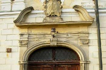 boční vchod v jižním zámeckém křídle ( © Ondřej Štěpánek 10/2006)