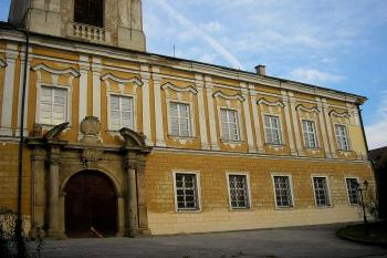 jižní strana západního zámeckého křídla ( © Ondřej Štěpánek 10/2006)
