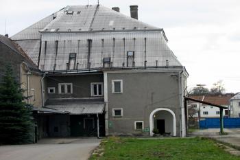 pohled na vstupní část / od severu/ (© D Dohňanský, 03/2014)