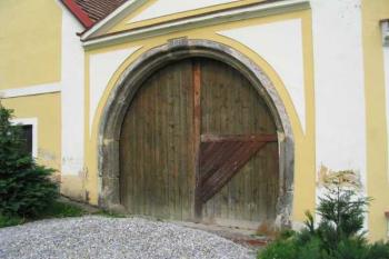 ostění z Hrádku u Husince (© mystik, 10/2006)