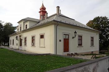 Nová fasada (© Jaromír Schoffer, 10/2013)