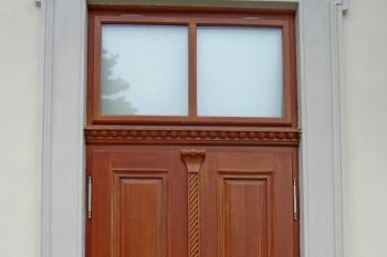 boční vchod (© Jaromír Schoffer, 10/2013)