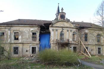 Zkáza zámku v Pravoníně (© Jiří Čížek, 04/2011)