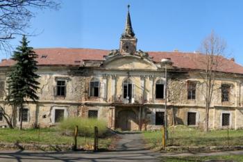 Barokní zámek (© František Studnička, 04/2004)