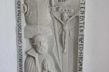 Náhrobník Prokopa Podstatského z Prusínovic (†1560) v podvěží ( © Ivan Grisa 06/2010)