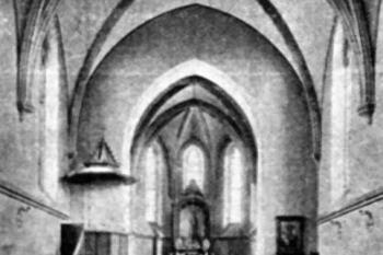 interiér kostela na počátku 20. století (© Antonín Podlaha: Posvátná místa království Českého; Díl 3., Vikariáty: Kralovický, Vlašimský a Zbraslavský, Dědictví sv. Jana Nepomuckého, Praha 1909)