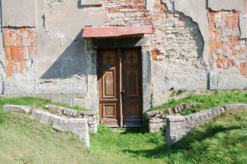 Hlavní vchod ( © Aleš Marek 11/2006)