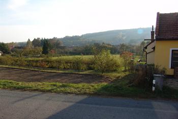 Celkový pohled od severu ze silnice ( © Roman Řezáč 11/2006)
