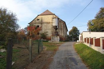 Budova sýpky od jihu ( © Roman Řezáč 11/2006)