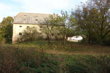 Celkový pohled od západu ( © Roman Řezáč 11/2006)
