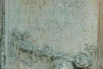 reliéf znázorňující nehodu (© Milan Caha, 11/2006)