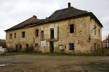 Západní průčelí ( © Filip Matoušek 11/2006)