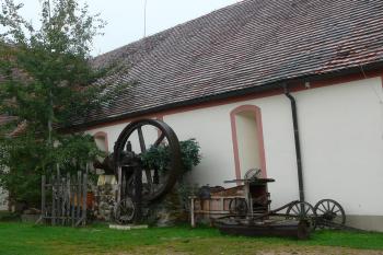 historické hospodářské stroje (© Alena Volná, 9/2010)