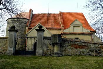 kostel od jihu ( © Milan Caha 02/2020)