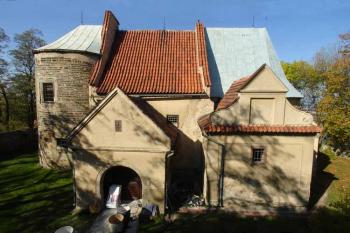 Kostel sv. Jiří v Hradešíně (© Jiří Čížek, 10/2007)