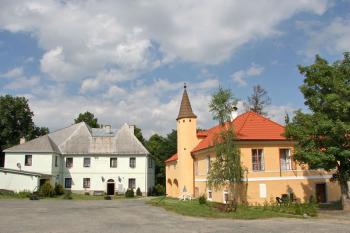Nádvoří ( © Luděk Pitter 06/2006)