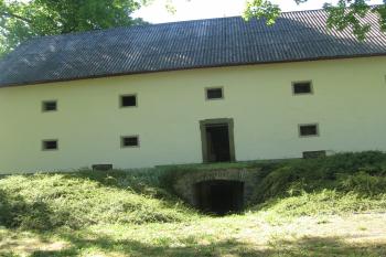 zámecká sýpka (© Jaroslav Špiroch, 05/2018)