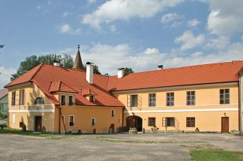Zámecká křídla ( © Luděk Pitter 06/2006)