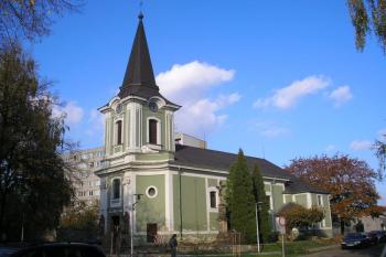 celkový pohled na kostel od jihu ( © Ondřej Štěpánek 11/2006)