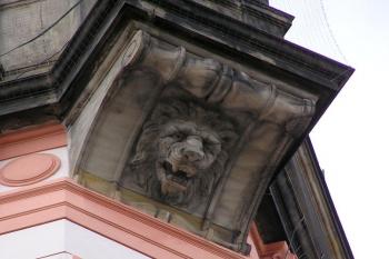 Detail sochařské výzdoby věže ( © Jan P. Štěpánek 11/2006)