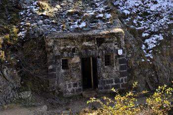 Vodní trkač v Obřím dole. Vchod do objektu. ( © Radovan Smokoň 10/2011)