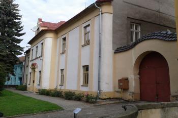 Kralice na Hané - fara před kostelem ( © Ivo Rozehnal 09/2015)