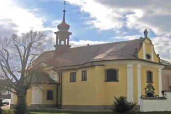 Kostel sv. Jana Nepomuckého ve Studnicích u Náchoda ( © Pavel Vítek 10/2007)