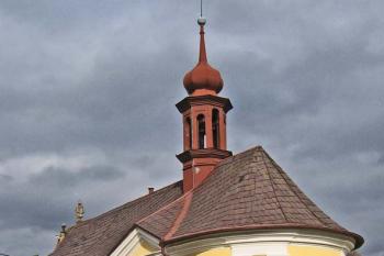 Kostel sv. Jana Nepomuckého ve Studnicích u Náchoda ( © Pavel Vítek 10/2007)
