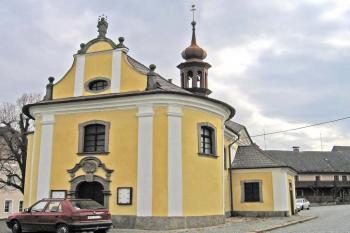 Kostel sv. Jana Nepomuckého ve Studnicích u Náchoda ( © Pavel Vítek 10/2007)