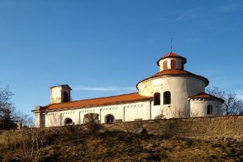 Kostel sv. Petra a Pavla Želkovice. ( © Radovan Smokoň 03/2007)