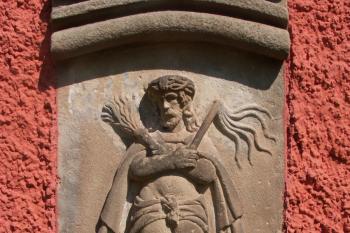 reliéf zazděný ve věži kostela ( © Milan Caha 08/2008)