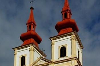 Kostel Povýšení sv. kříže (© Zdeněk Kučera, 12/2007)