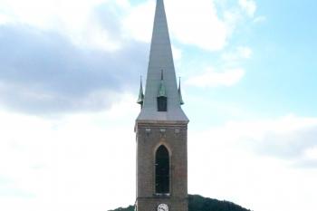 kostel Nanebevzetí Panny Marie a sv. Václava (© Dita Kacerovská, 04/2014)