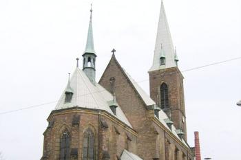 Kostel Nanebevzetí Panny Marie a sv. Václava ( © Pavel Vítek 12/2006)