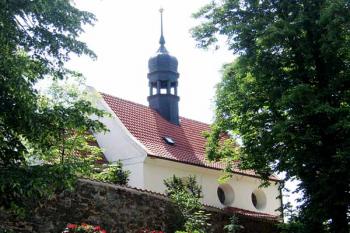 Kostel sv. Petra a Pavla ve Chvatěrubech ( © Pavel Vítek 05/2007)