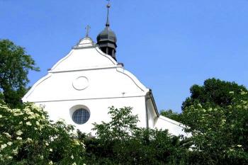 Kostel sv. Petra a Pavla ve Chvatěrubech ( © Pavel Vítek 05/2007)