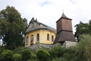 Kostel a zvonice z Malého náměstí ( © Ivan Grisa 09/2010)