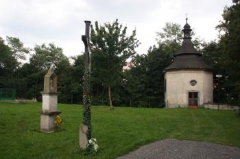 Východní část bývalého hřbitova s kostnicí ( © Ivan Grisa 09/2010)