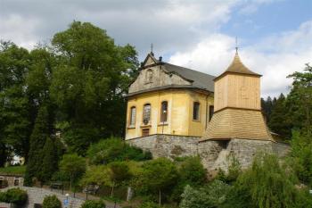 kostel s novou zvonicí ( © Jiří Čížek 05/2009)
