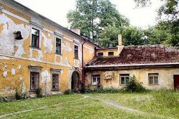 jihovýchodní kout nádvoří ( © Pavel Zany Komárek 21.6. 2003)